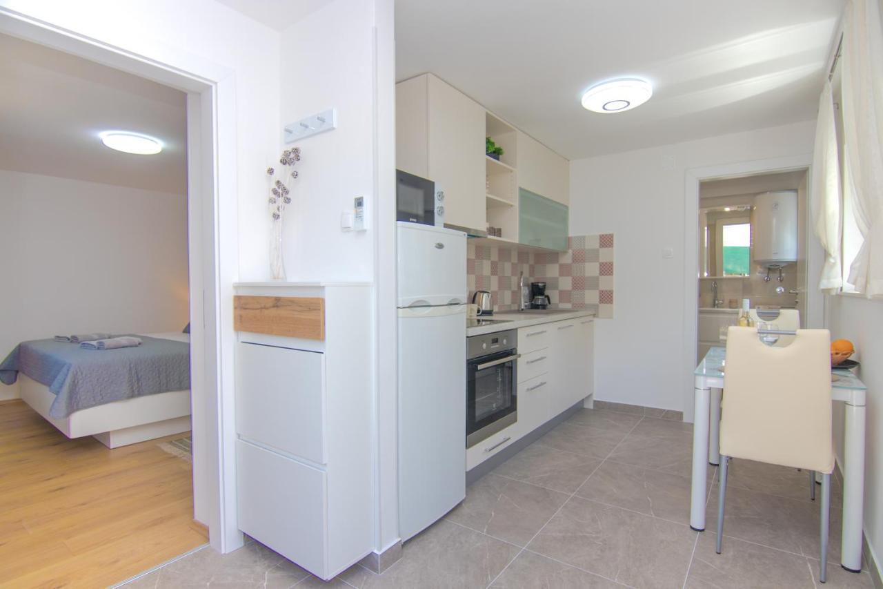Apartman Mara Krk Town Exterior photo